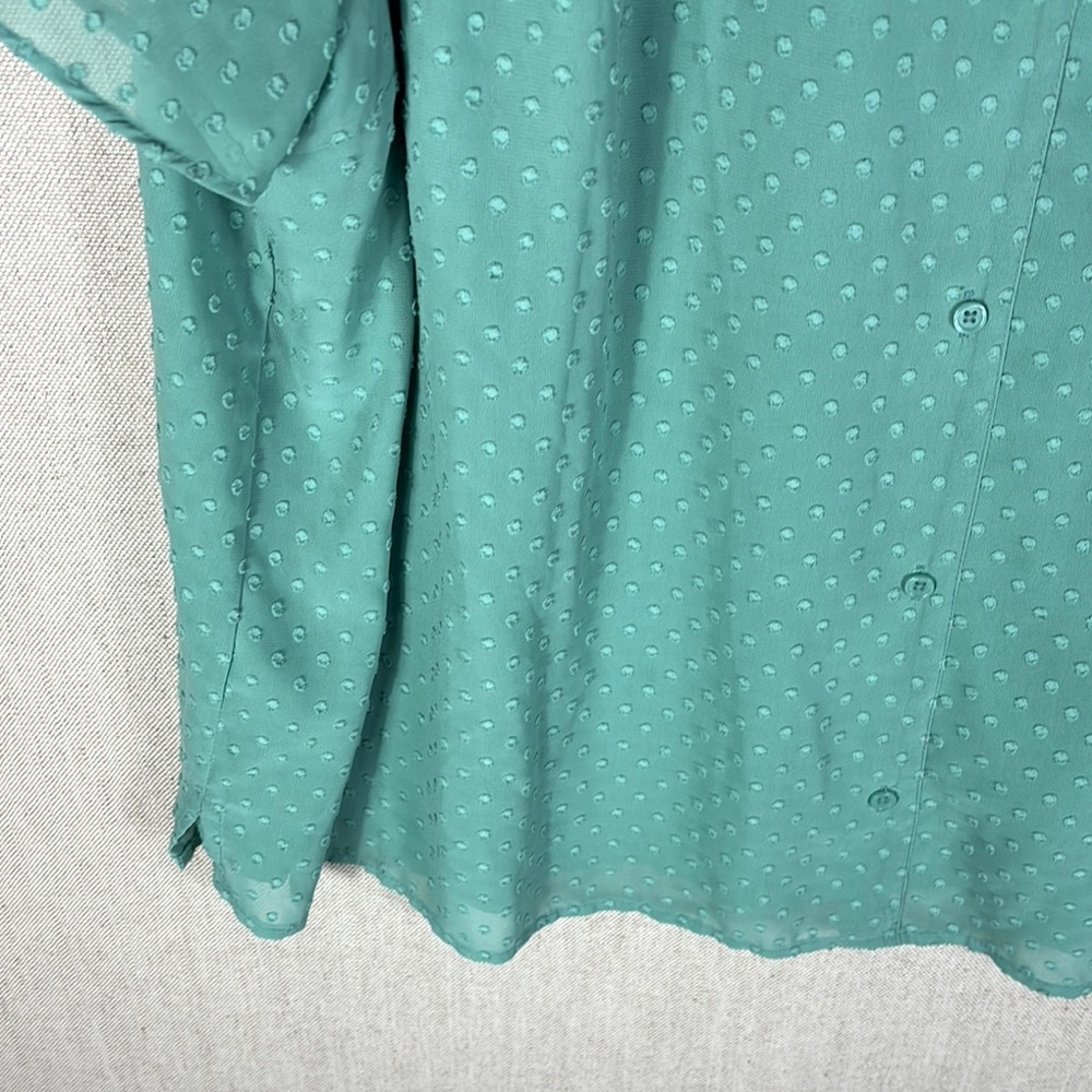 EVRI > Green Short Sleeve V Neck Blouse 3X - Picture 6 of 9